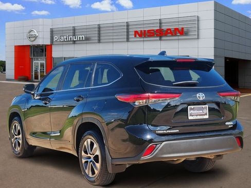 Used 2023 Toyota Highlander XLE FWD image 5