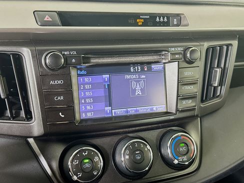 Used 2018 Toyota RAV4 LE image 19