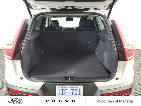 Used 2025 Volvo XC40 B5 Core image 10
