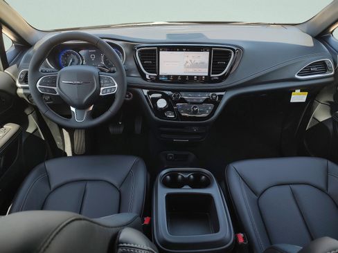 New 2026 Chrysler Pacifica Select image 9