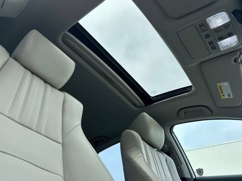 Used 2018 Honda Accord Touring image 15