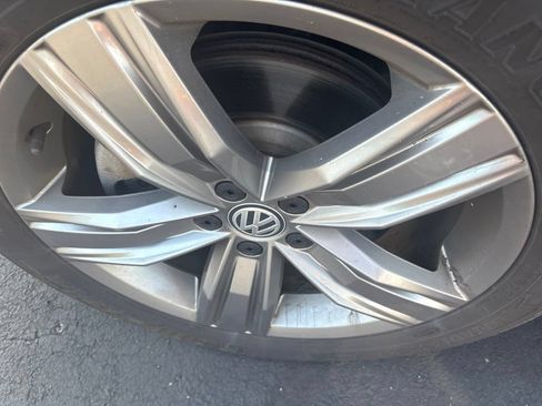 Used 2021 Volkswagen Tiguan SEL AWD/4WD image 21