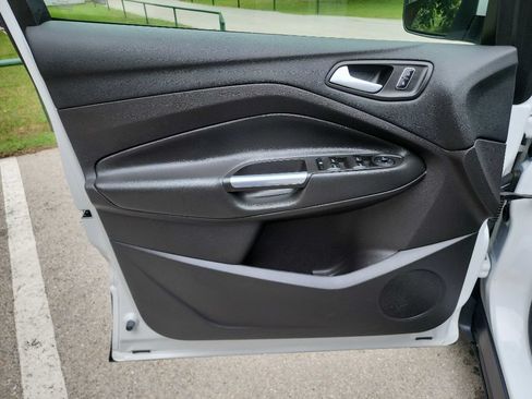 Used 2016 Ford Escape SE FWD image 12