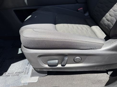 Used 2025 Nissan Pathfinder SV w/ SV Premium Package FWD image 31