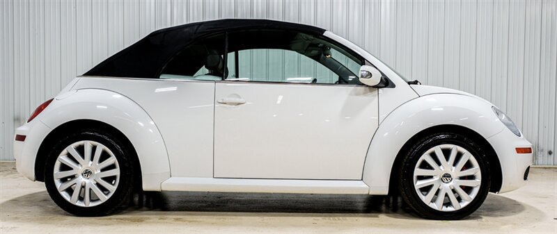 Used 2010 Volkswagen Beetle Convertible FWD image 23