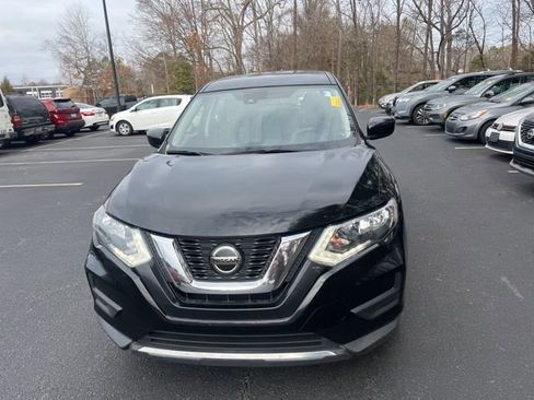 Used 2020 Nissan Rogue S image 2