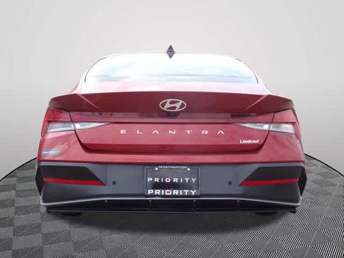 Used 2024 Hyundai Elantra Limited FWD image 3