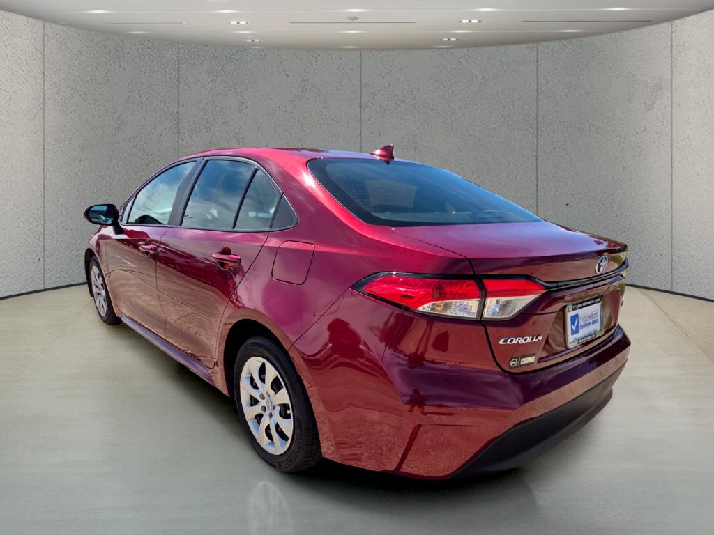 Used 2025 Toyota Corolla LE FWD image 3
