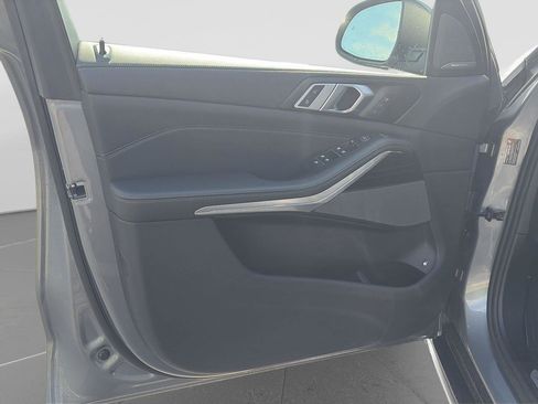 Used 2025 BMW X5 xDrive50e w/ Premium Package AWD/4WD image 9