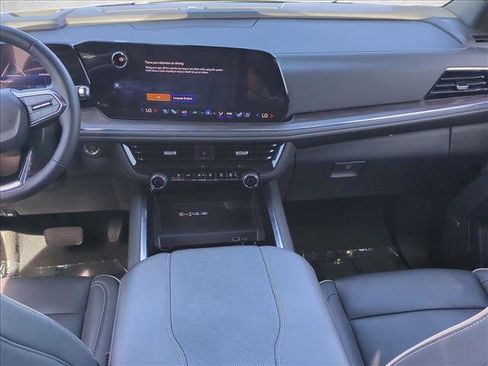 New 2025 Chevrolet Suburban Premier AWD/4WD image 14