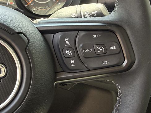 Used 2025 Jeep Gladiator Mojave w/ Convenience Group AWD/4WD image 18