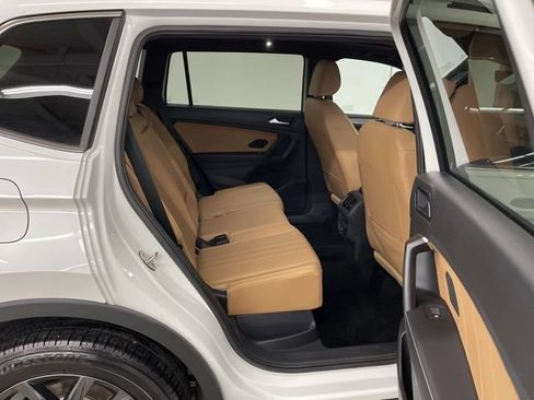 Certified 2023 Volkswagen Tiguan SE w/ Panoramic Sunroof Package AWD/4WD image 9