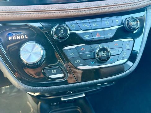 Used 2017 Chrysler Pacifica Limited w/ UConnect Theater Package image 22