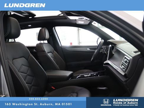 Used 2024 Volkswagen Atlas Cross Sport SE AWD/4WD image 16