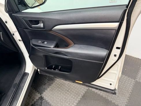 Used 2016 Toyota Highlander XLE AWD/4WD image 40