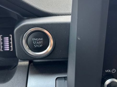 Used 2025 Toyota 4Runner SR5 AWD/4WD image 12
