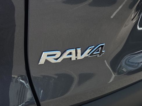 Certified 2025 Toyota RAV4 LE FWD image 31