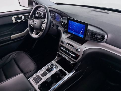 Used 2023 Ford Explorer XLT w/ Equipment Group 202A RWD image 17