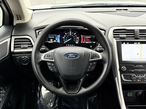 Used 2019 Ford Fusion SE FWD image 24