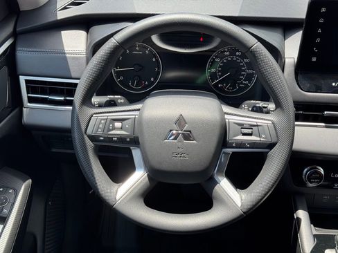 New 2025 Mitsubishi Outlander ES image 19