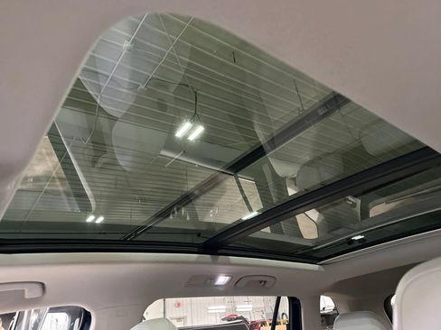 Used 2021 Volkswagen Tiguan SE w/ Panoramic Sunroof Package AWD/4WD image 73
