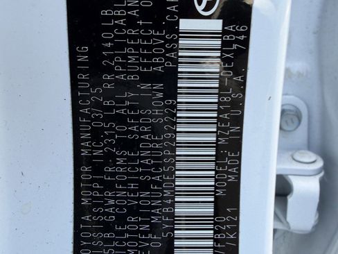 Used 2025 Toyota Corolla LE FWD image 30