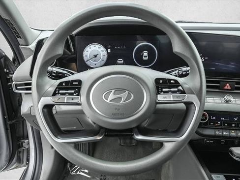 Used 2024 Hyundai Elantra SEL FWD image 15