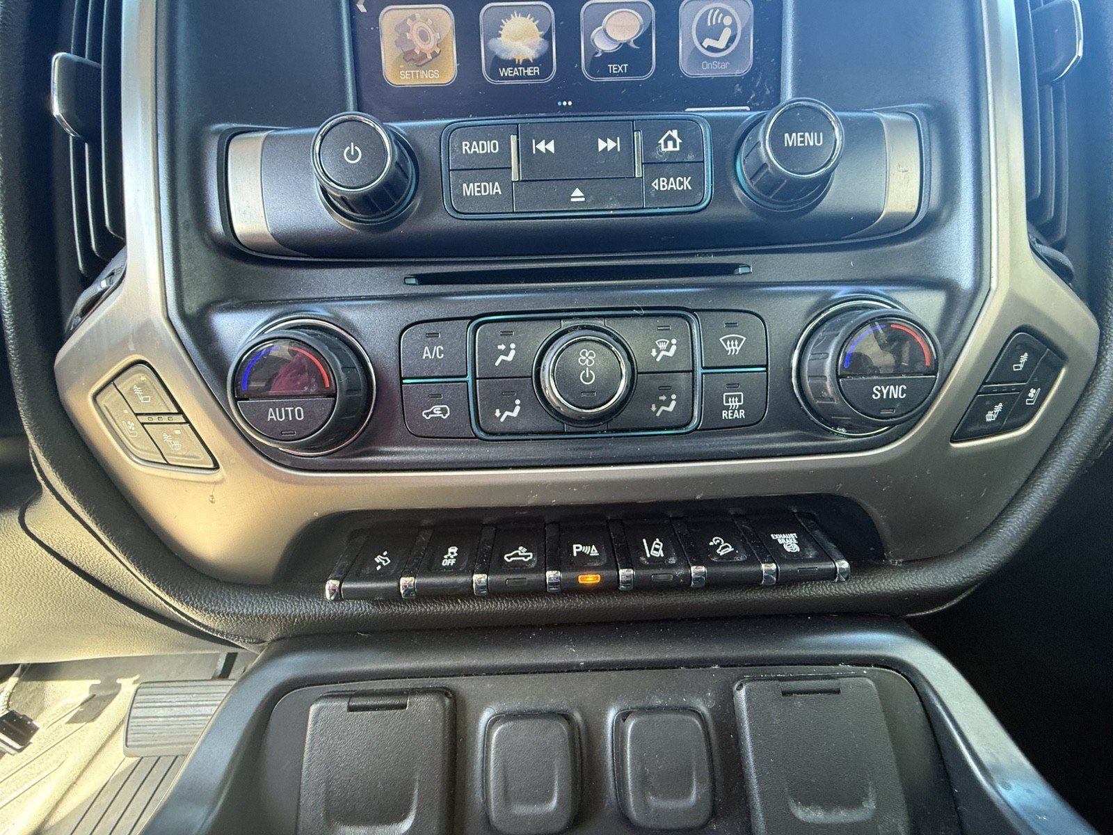 Used 2018 GMC Sierra 2500 Denali w/ Duramax Plus Package AWD/4WD image 13