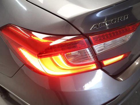 Used 2018 Honda Accord Touring image 30