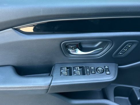 Used 2024 Honda Pilot TrailSport image 11
