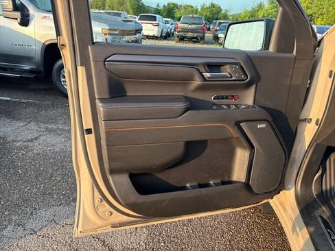Used 2023 GMC Sierra 1500 AT4 w/ AT4 Preferred Package AWD/4WD image 7