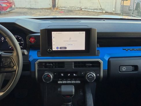 Used 2025 Toyota Tacoma TRD Off-Road AWD/4WD image 17