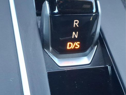 Certified 2022 Volkswagen Golf R image 15