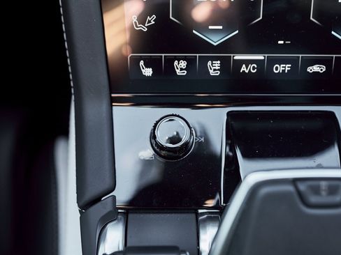 Used 2025 Lamborghini Urus SE image 69