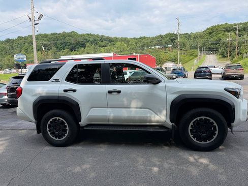 Used 2025 Toyota 4Runner TRD Off-Road Premium w/ Tow Technology Package AWD/4WD image 4