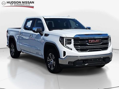 Used 2025 GMC Sierra 1500 SLT image 1