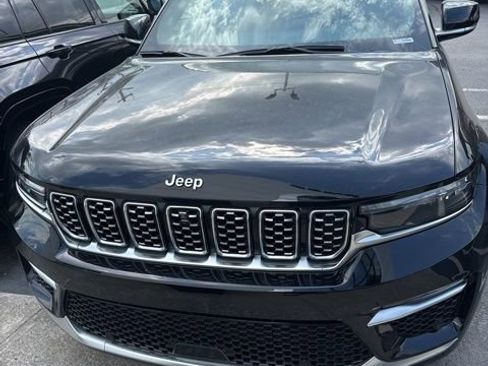 Used 2023 Jeep Grand Cherokee Summit w/ Luxury Tech Group V image 5