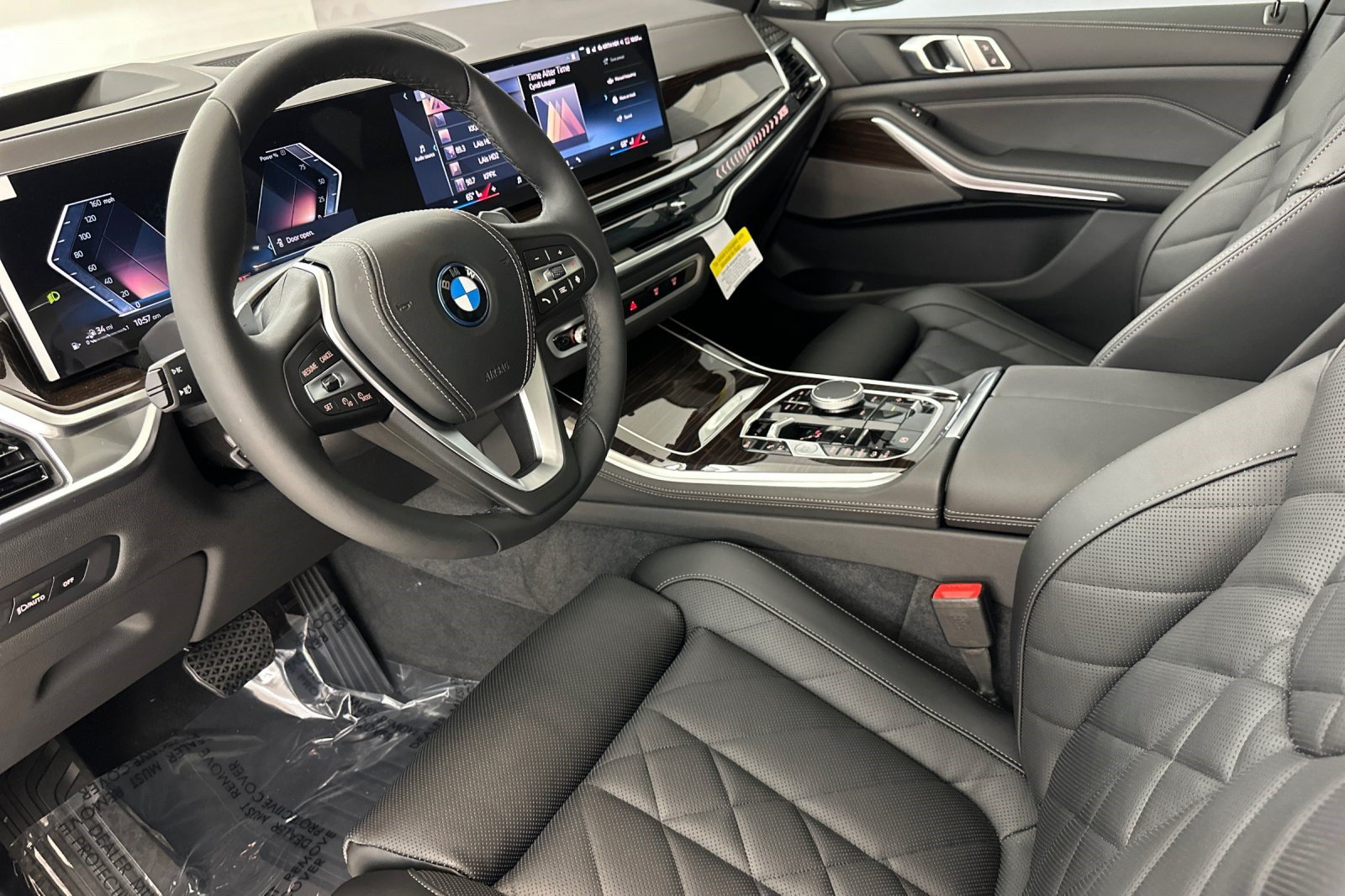 New 2026 BMW X5 xDrive50e w/ Premium Package AWD/4WD image 4