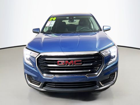 Used 2024 GMC Terrain SLE AWD/4WD image 11