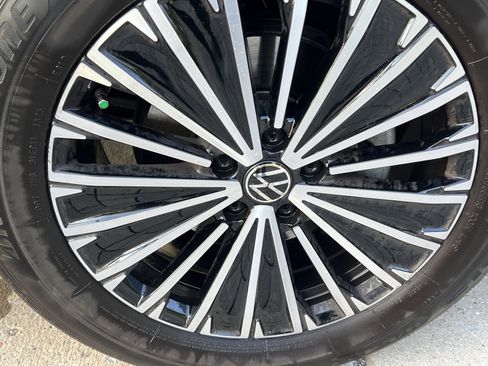 Certified 2025 Volkswagen Tiguan S FWD image 12