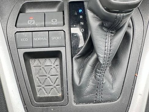 Used 2022 Toyota RAV4 XLE Premium FWD image 15
