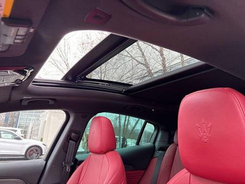 Certified 2023 Maserati Grecale Modena image 14