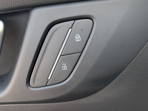 Used 2025 Buick Enclave Preferred FWD image 18