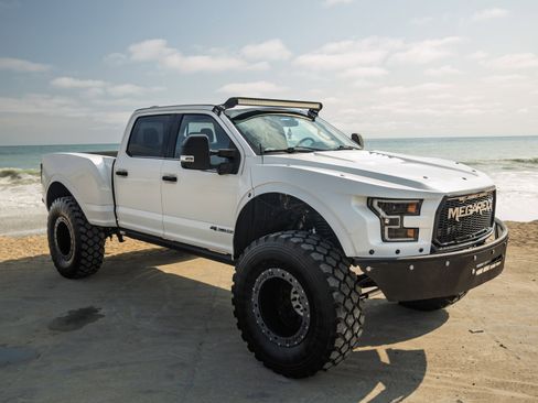 Used 2020 Ford F250 Platinum w/ FX4 Off-Road Package image 4