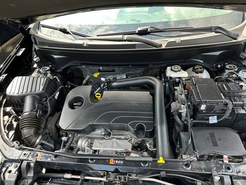 Used 2024 Chevrolet Equinox Premier FWD image 33
