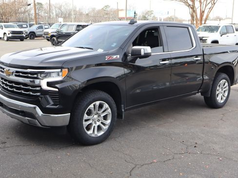 Certified 2023 Chevrolet Silverado 1500 LTZ w/ Technology Package image 5