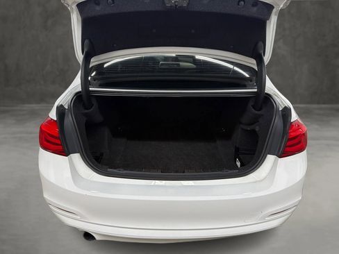 Used 2016 BMW 320i Sedan image 10