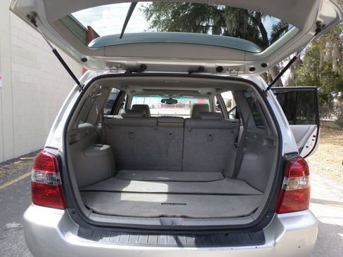 Used 2004 Toyota Highlander Limited image 25