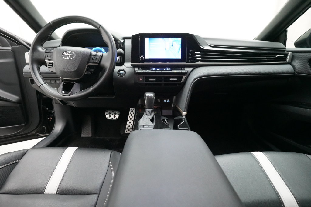 Used 2025 Toyota Camry SE FWD image 5