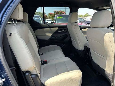 Used 2023 Chevrolet Traverse LS FWD image 21